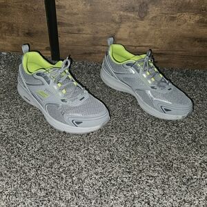 Mens Skechers GO RUN shoes Consistent Sneakers goga mat Size 10 running gym shoe